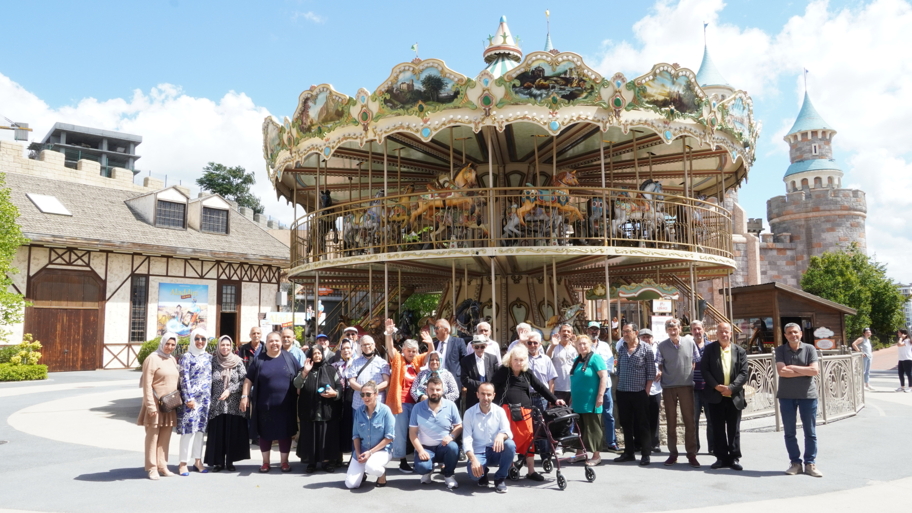Darülaceze Sakinlerini Vialand Tema Park’ta Ağırladık. görsel 1