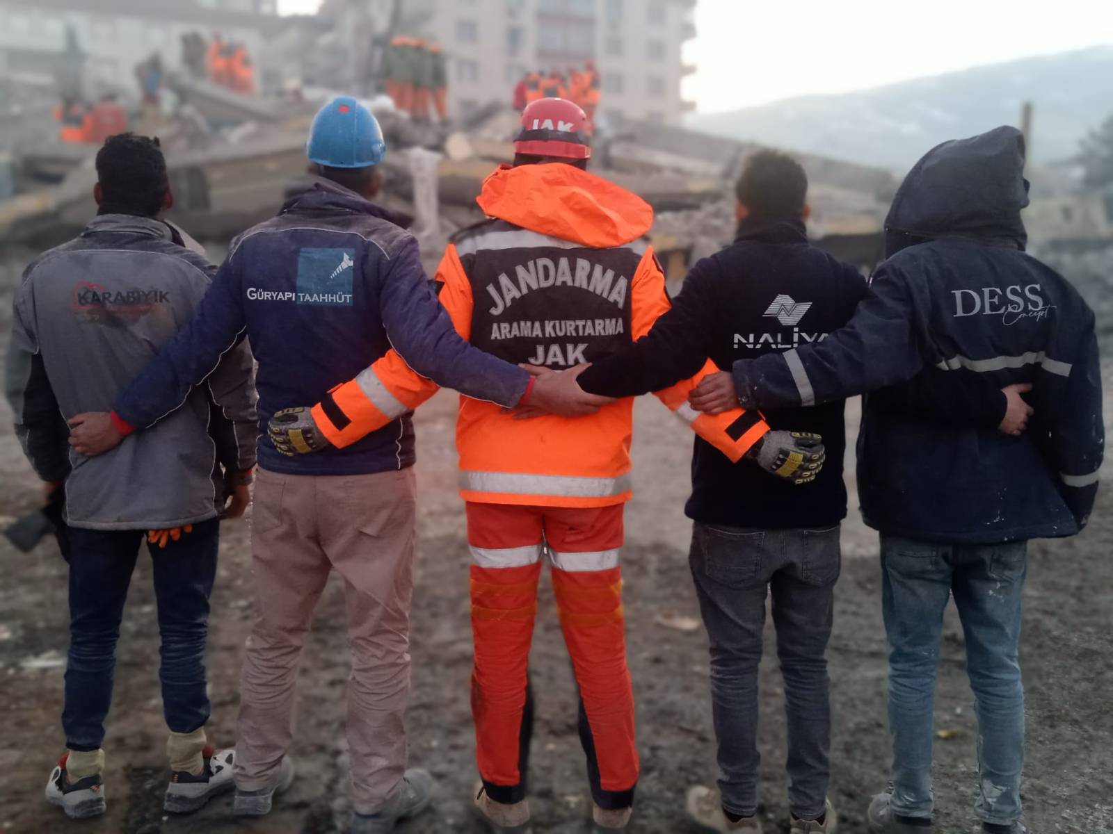 Ülkemizi sarsan Deprem Felaketinde Yaraları Birlikte Sarıyoruz görsel 4